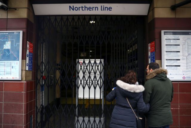 Κοροναϊός – Βρετανία : Κλειστοί 40 σταθμοί του Μετρό – Και ο στρατός στους δρόμους