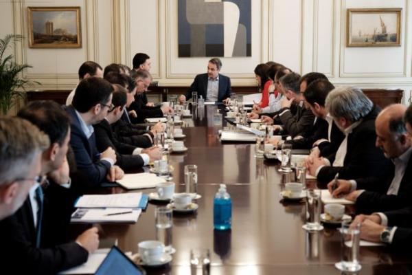 Κοροναϊός : Ανακοινώνονται τα νέα μέτρα – Δεν θα κλείσουν όλα τα σχολεία
