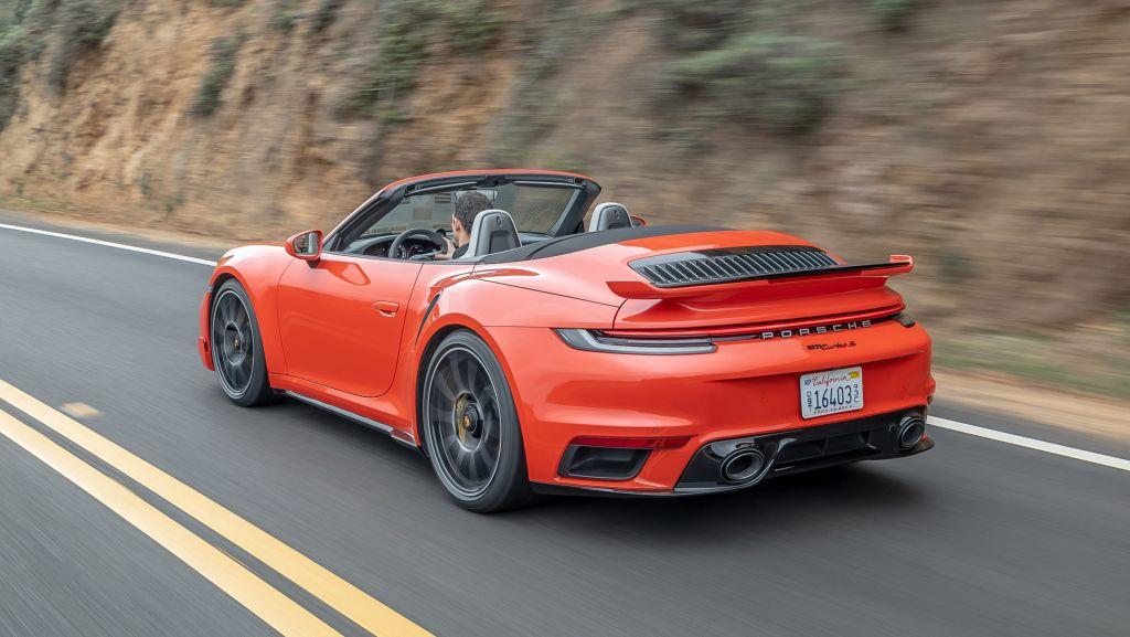 Porsche 911 Turbo S: Προσεγγίζοντας… την GT3