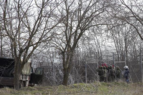Spiegel: Η Ελλάδα εξασφαλίζει τα εξωτερικά σύνορα της ΕΕ