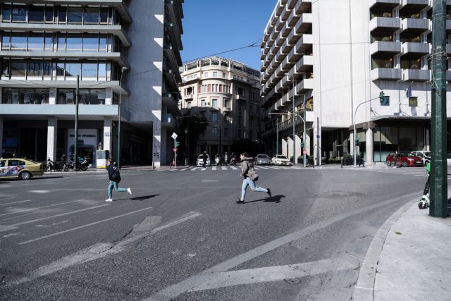 Κοροναϊος: Γύρισαν από το εξωτερικό και… έκαναν βόλτες – Πρόστιμο 5.000 ευρώ στον καθένα