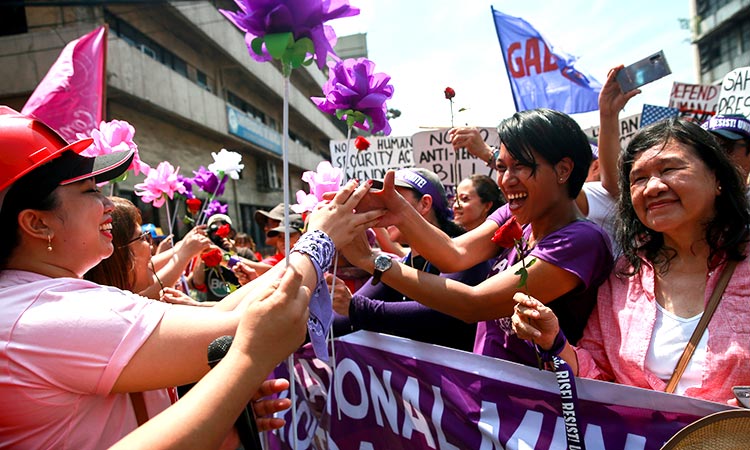 Παγκόσμια Ημέρα Γυναίκας : Χιλιάδες γυναίκες στους δρόμους ασιατικών χωρών παρά τον κοροναϊό