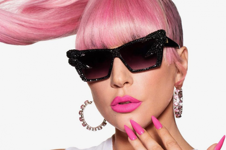 Lady Gaga: Αυτοί είναι οι σχεδιαστές που έχουν αναλάβει τα εντυπωσιακά ρούχα της