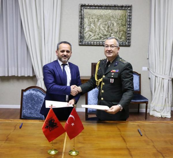 Αλβανία και Τουρκία υπέγραψαν σχέδιο αμυντικής συνεργασίας