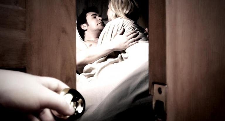 Ρόδος: Μήνυσε τον σύζυγο της για… βιντεοσκόπηση των ερωτικών της στιγμών με τον εραστή της