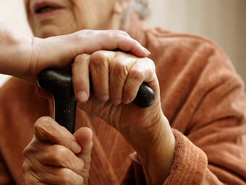 Κοροναϊός : Πώς φροντίζουμε τους ηλικιωμένους – Κοινωνική απόσταση δε σημαίνει και μοναξιά