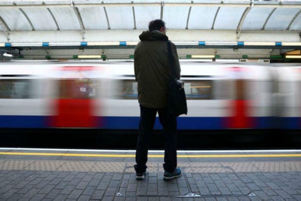 Κοροναϊός – Λονδίνο : Παρά τις απαγορεύσεις το μετρό είναι γεμάτο