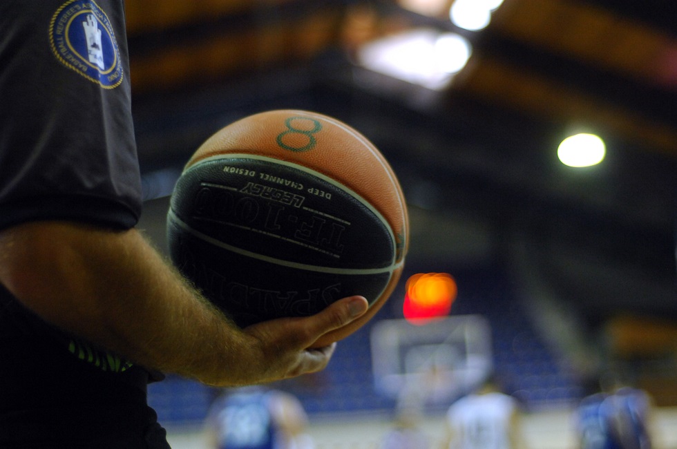 Κοροναϊός : Η ΕΟΚ αναστέλλει τα εθνικά πρωταθλήματα