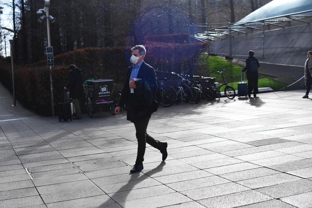 Κοροναϊός : Αντιδράσεις και έντονες συζητήσεις για τις νέες εξουσίες της Βρετανικής Αστυνομίας