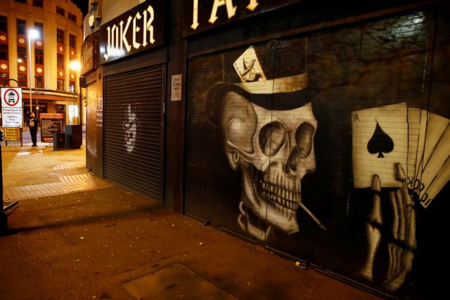 Κοροναϊός : Τα κράτη κατεβάζουν ρολά, ενώ ο ιός «θερίζει»