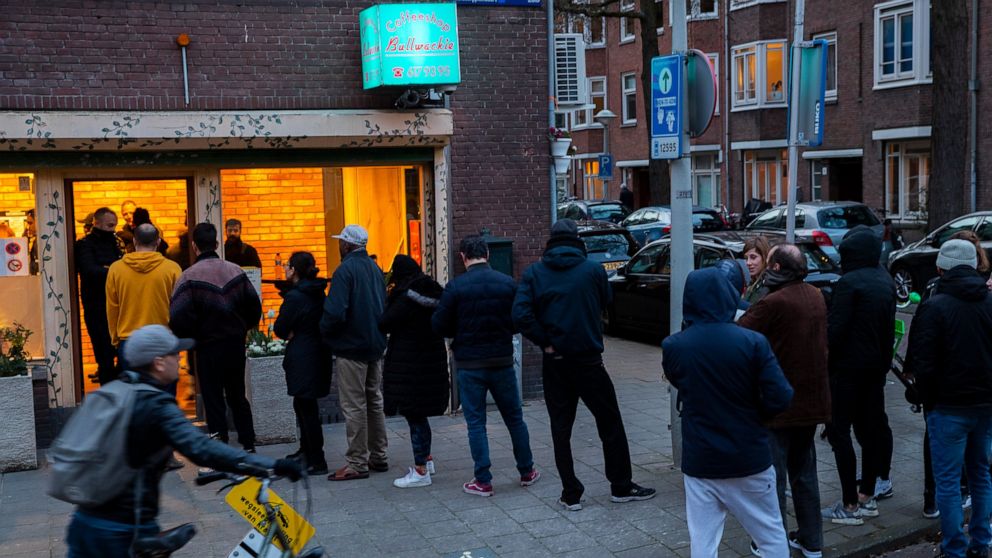 Ολλανδία : Ουρές και για την προμήθεια κάνναβης λόγω… κοροναϊού