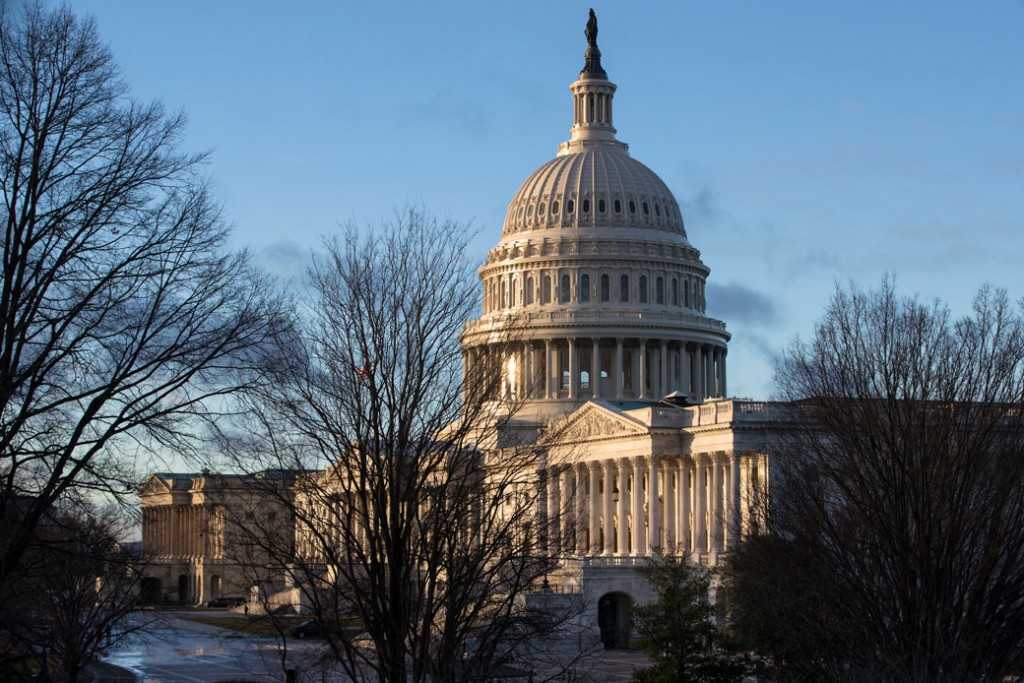 ΗΠΑ : Ο κοροναϊός «εισέβαλε» στο Κογκρέσο