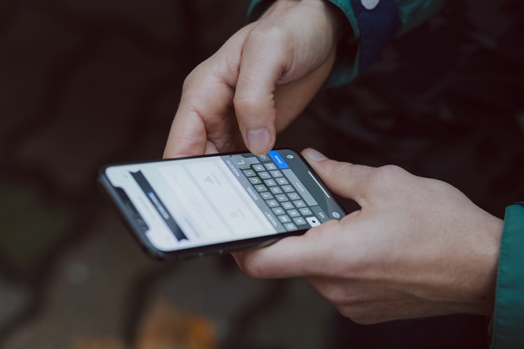 Κοροναϊός: «Καθαρίστε τα κινητά σας», προειδοποιεί ο Σωτήρης Τσιόδρας