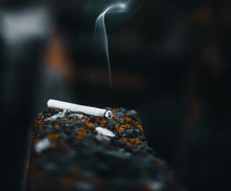 Κοροναϊός: Γιατί οι καπνιστές είναι πιο ευπαθείς στον ιό – Ο Τσιόδρας εξηγεί