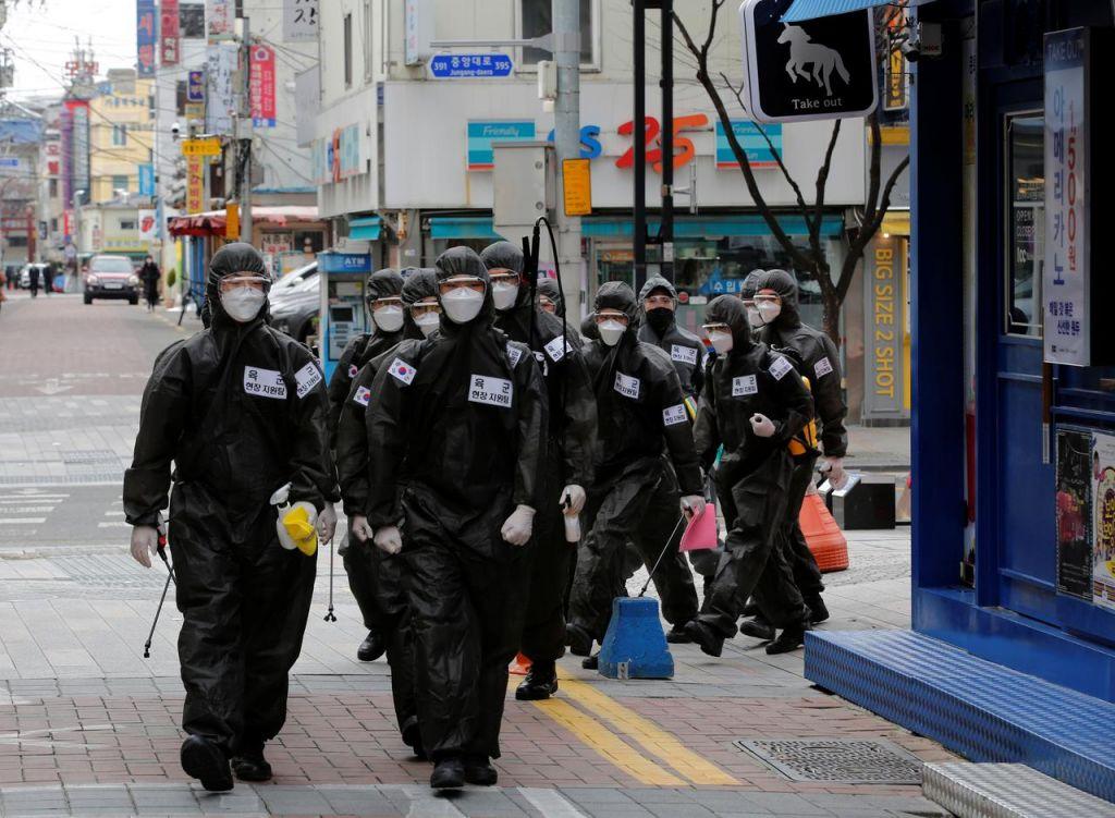 Πισωγύρισμα Νότιας Κορέας : Αλματώδης αύξηση κρουσμάτων κοροναϊού από νέα εστία μόλυνσης