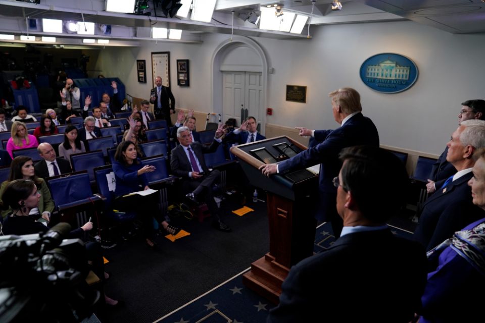Υποπτος για κοροναϊό διαπιστευμένος δημοσιογράφος στον Λευκό Οίκο