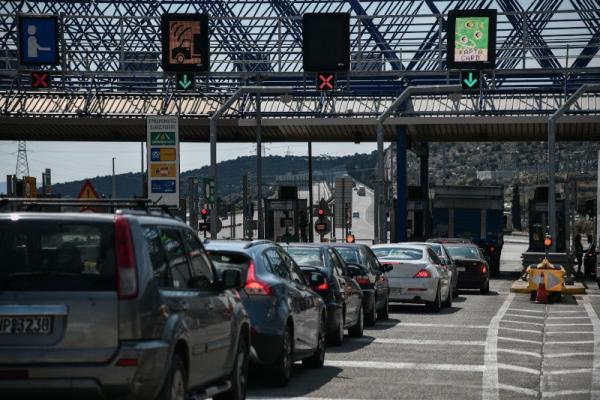 «Οι παρτάκηδες θα μας πάρουν στο λαιμό τους» -Έξαλλοι και οργισμένοι στο Twitter για τις εικόνες στα διόδια