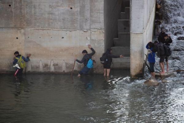 Πιόνια στα χέρια «εμπόρων ελπίδας» χιλιάδες πρόσφυγες – Συγκλονίζουν οι μαρτυρίες