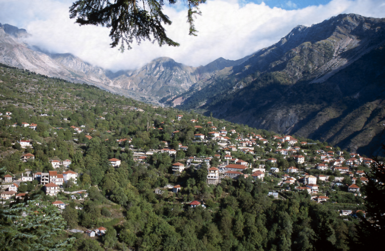 Έκτακτα ή εκτάκτως; Ευχάριστα ή ευχαρίστως;