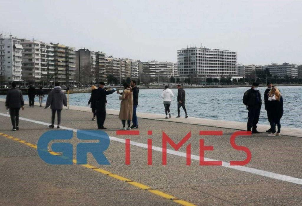 Κοροναϊός: Έλεγχοι της ΕΛ.ΑΣ στη παραλία της Θεσσαλονίκης