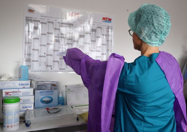 Κοροναϊός : Εμπαιγμό με τις προσλήψεις καταγγέλλουν οι νοσοκομειακοί γιατροί