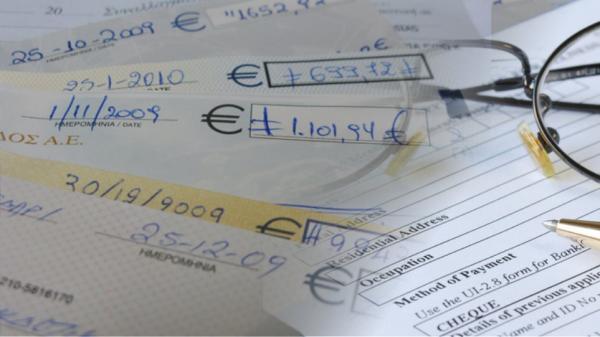 Κοροναϊός : Στον «πάγο» για 75 ημέρες η εξόφληση επιταγών