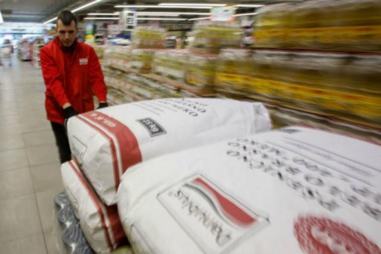 Κοροναϊός – Μ.Βρετανία : Τα σουπερμάρκετ ενδέχεται να μειώσουν τις υπηρεσίες για να παραμείνουν ανοιχτά