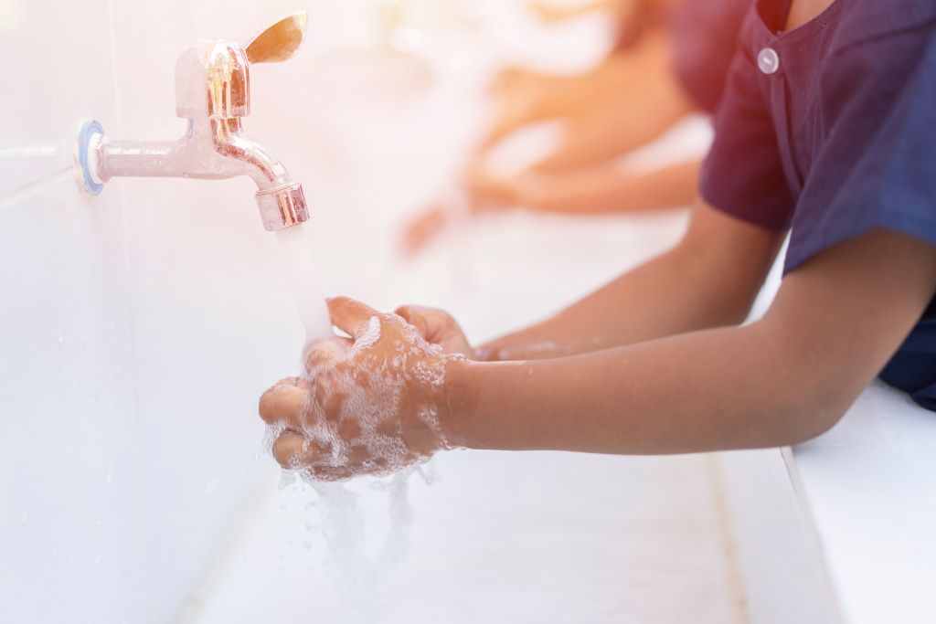 Μαθαίνουμε στα παιδιά γιατί είναι σημαντικό να πλένουμε τα χέρια