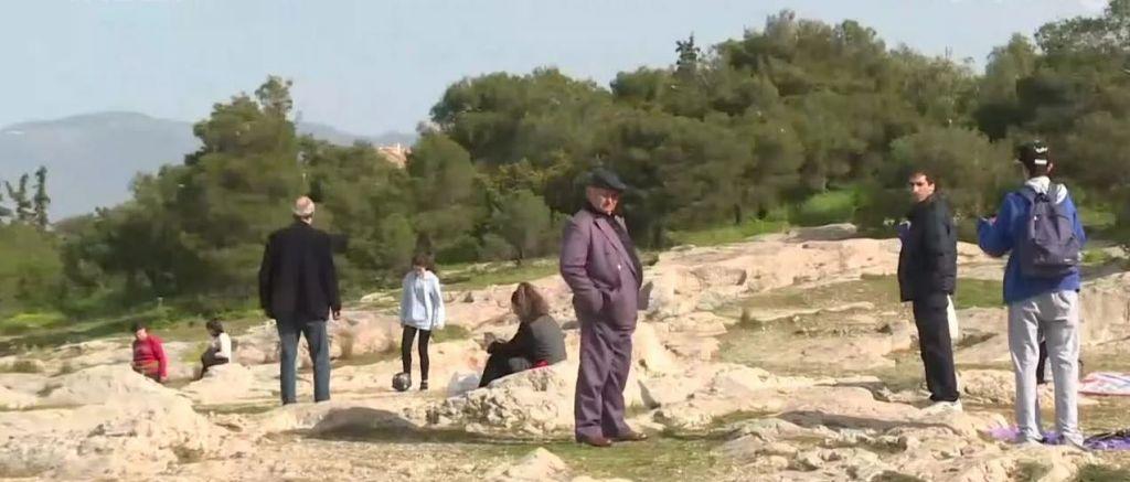 Καθαρά Δευτέρα : Πετάνε… χαρταετό οι Αθηναίοι – «Άδειος» ο λόφος του Φιλοπάππου