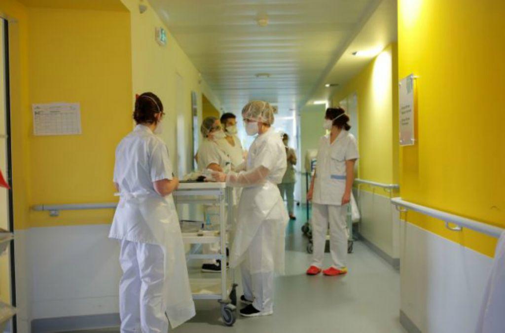 Κοροναϊός – Ηνωμένο Βασίλειο : Νοσοκομείο στο Λονδίνο ξέμεινε από κρεβάτια στη Μ.Ε.Θ