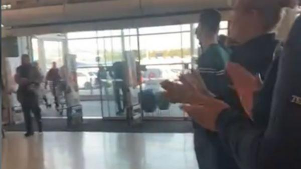 Βρετανία : Υπάλληλοι σε σούπερ μάρκετ καταχειροκροτούν εργαζόμενους σε νοσοκομεία