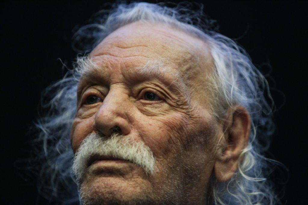 Μανώλης Γλέζος : «Εάν εσύ ζεις, μη με ξεχάσεις» – Μια συγκλονιστική συνέντευξη