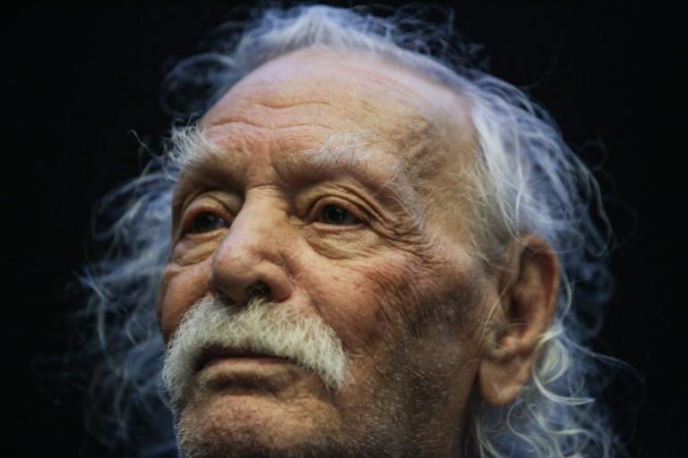 Μανώλης Γλέζος : «Εάν εσύ ζεις, μη με ξεχάσεις» – Μια συγκλονιστική συνέντευξη