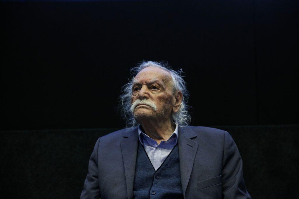 Μανώλης Γλέζος : Ένα τελευταίο αντίο από τα μπαλκόνια μας