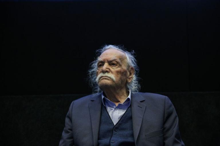 Μανώλης Γλέζος : Ένα τελευταίο αντίο από τα μπαλκόνια μας