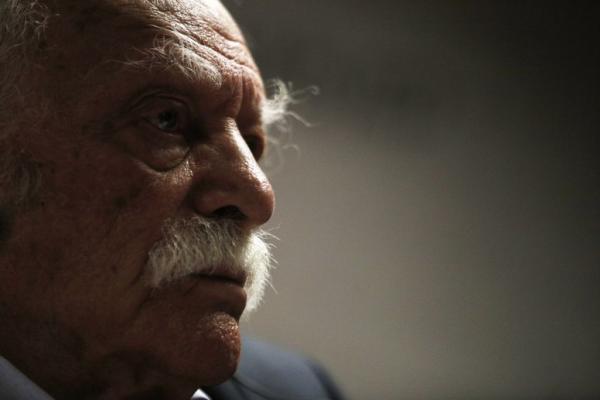 Ο Μανώλης Γλέζος ήταν ήρωας, γιατί έφτιαξε μια ωραία ζωή