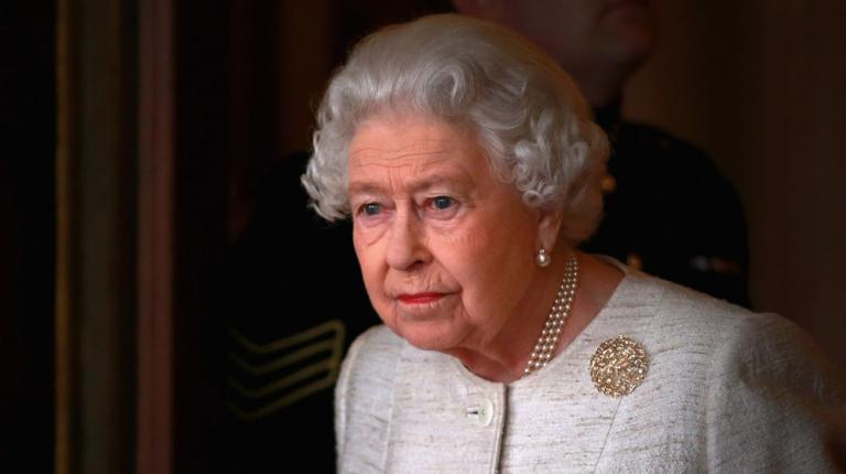 H Ελισάβετ ανοίγει τις πόρτες του υπό ανακαίνιση Μπάκιγχαμ