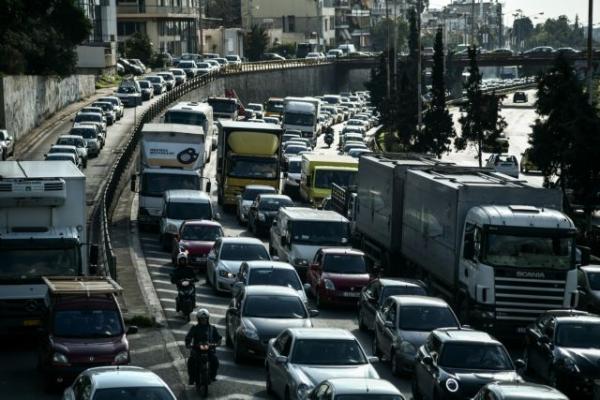 Κυκλοφοριακό χάος στην Αθηνών – Λαμίας λόγω τροχαίου