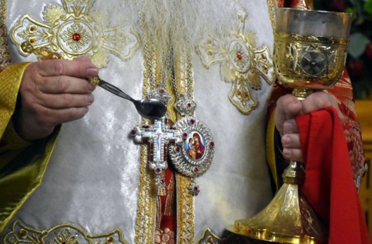 Απίστευτο περιστατικό στη Θεσσαλονίκη: Ιερέας κοινώνησε παιδιά χωρίς γονική συναίνεση