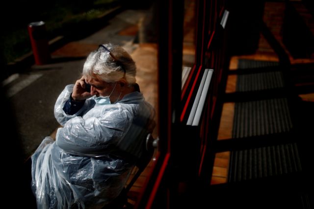 Κοροναϊός: «Μαύρο» ρεκόρ κρουσμάτων και νεκρών στη Γαλλία