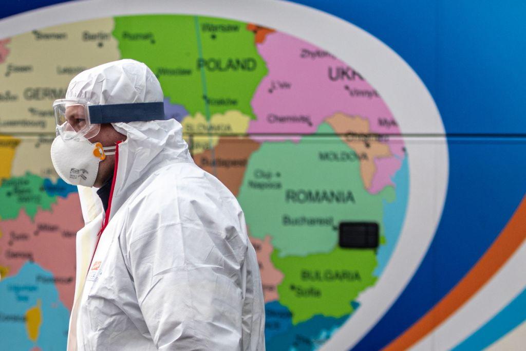 Αρθρο – φωτιά για τον κοροναϊό: «Είναι το μεγαλύτερο φιάσκο του αιώνα;» | in.gr