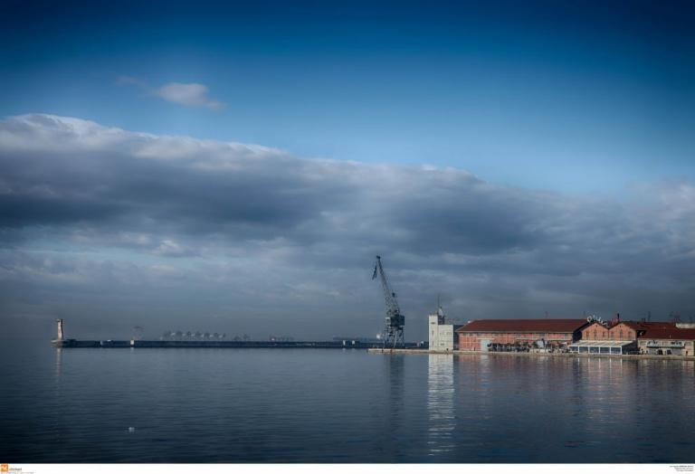 Ρύπανση με μαζούτ στο λιμάνι της Θεσσαλονίκης