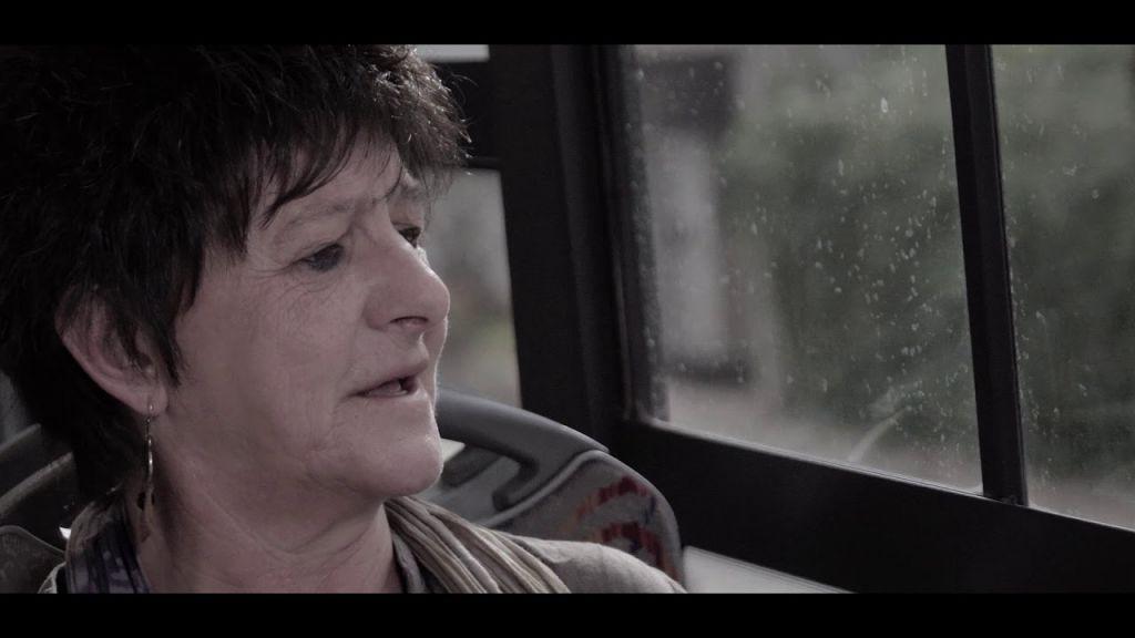 Ο Άγγελος Σφακιανάκης θυμάται πως έγραψε τα «Δύο πρωινά λεωφορεία»