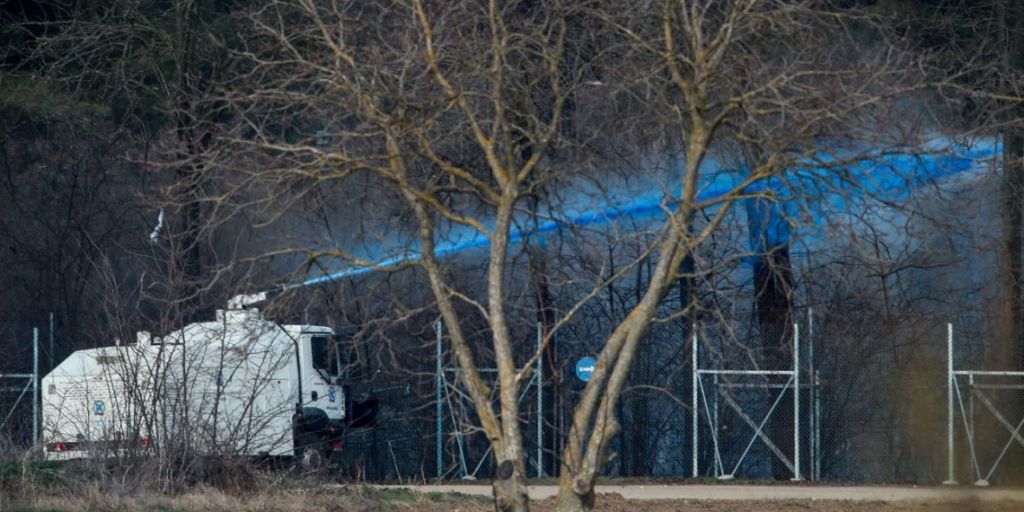 Εβρος : Βάφουν τους μετανάστες μπλε για να τους ξεχωρίζουν