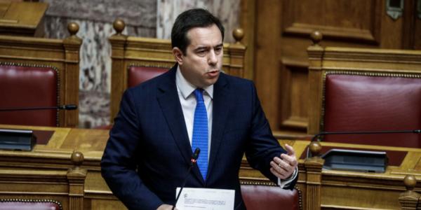 Μηταράκης : Μέχρι τα τέλη Μαρτίου αποχωρούν 10.000 πρόσφυγες από νησιά