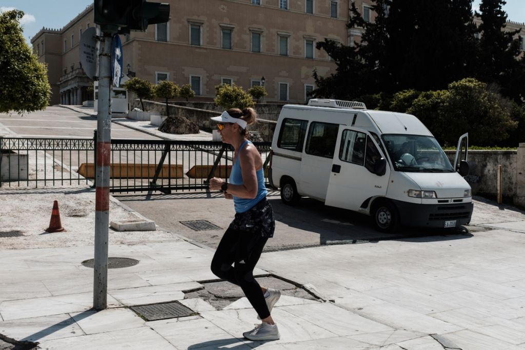 Απαγόρευση κυκλοφορίας : Νέα «μπλόκα» στις μετακινήσεις για να μην επεκταθεί ο κοροναϊός