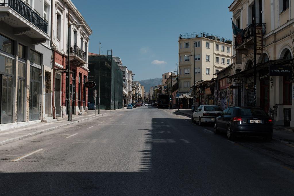 Κοροναϊός : Η έξαρση του ιου και η απειθαρχία φέρνουν νέα περιοριστικά μέτρα