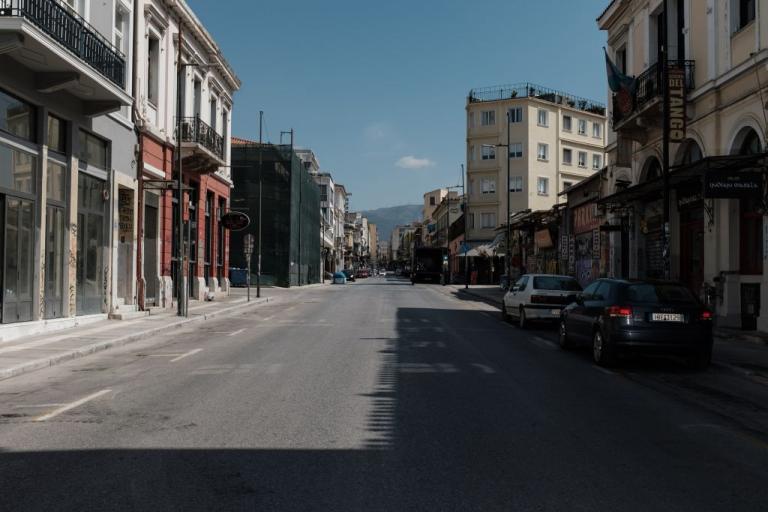 Κοροναϊός : Η έξαρση του ιου και η απειθαρχία φέρνουν νέα περιοριστικά μέτρα