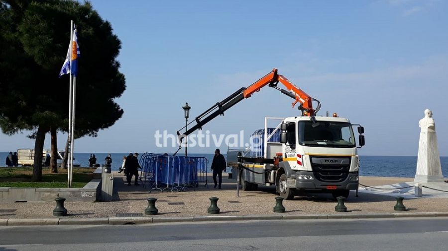Κοροναϊός: Περατζάδα στην παραλία της Θεσσαλονίκης τέλος – Τοποθετούνται 400 σιδερένια κιγκλιδώματα