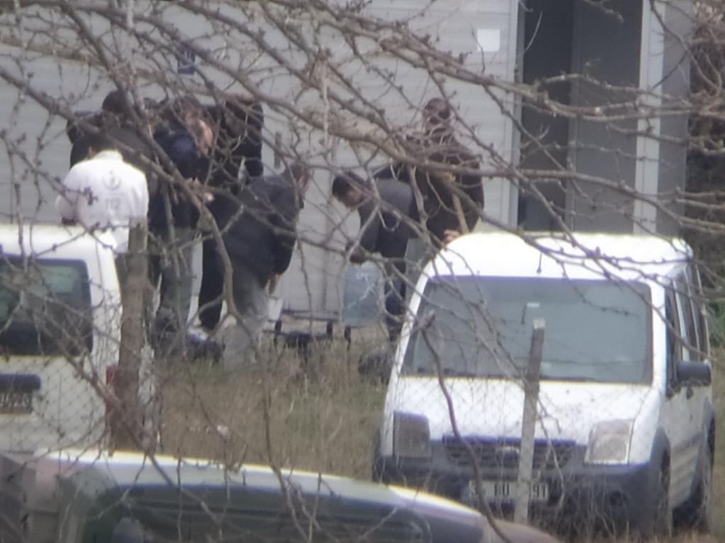 Φωτογραφίες ντοκουμέντο: Τούρκοι μαρκάρουν πρόσφυγες και τους δίνουν περούκες